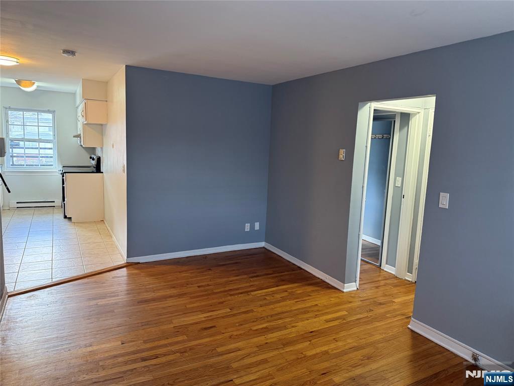 West Orange, New Jersey 07052, United States, 1 Bedroom Bedrooms, ,1 BathroomBathrooms,Residential,Active,98453