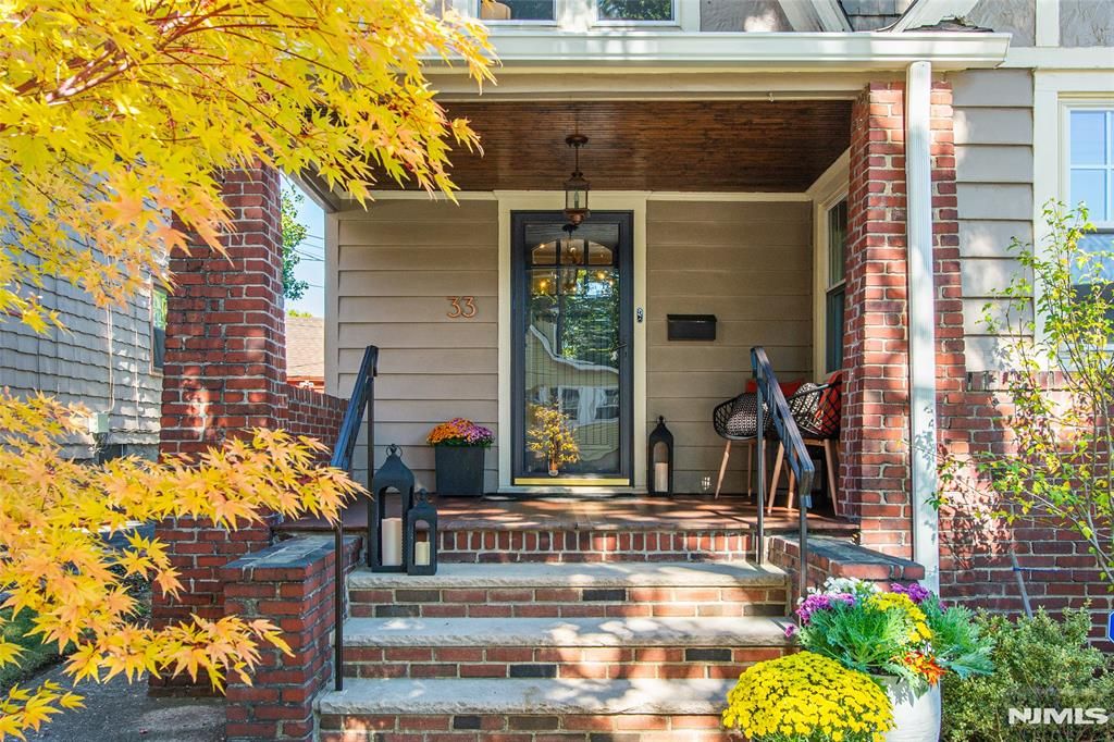 Photo of 33 Burnett Street, Glen Ridge, NJ 07028 (MLS # 25037317)