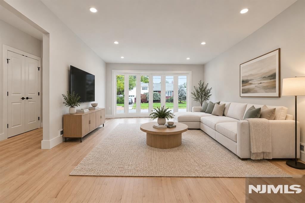 721 Schaefer Avenue