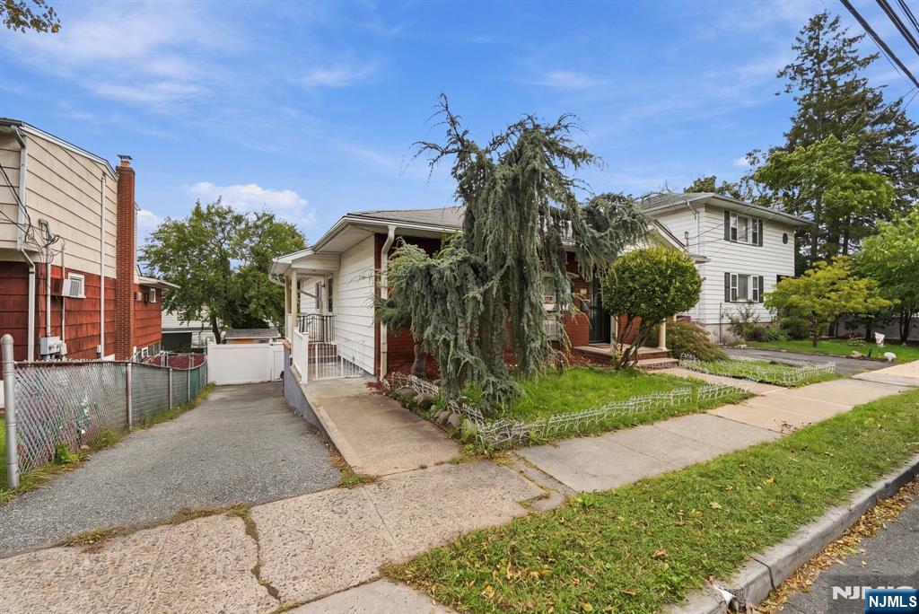 352 Farnham Avenue