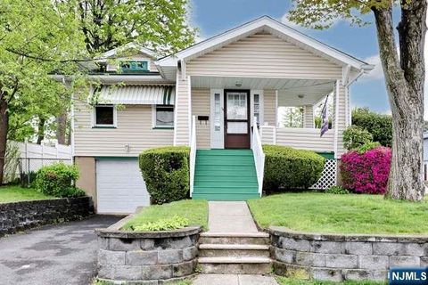 Photo of 35 Demarest Avenue, Bergenfield, NJ 07621 (MLS # 26016112)