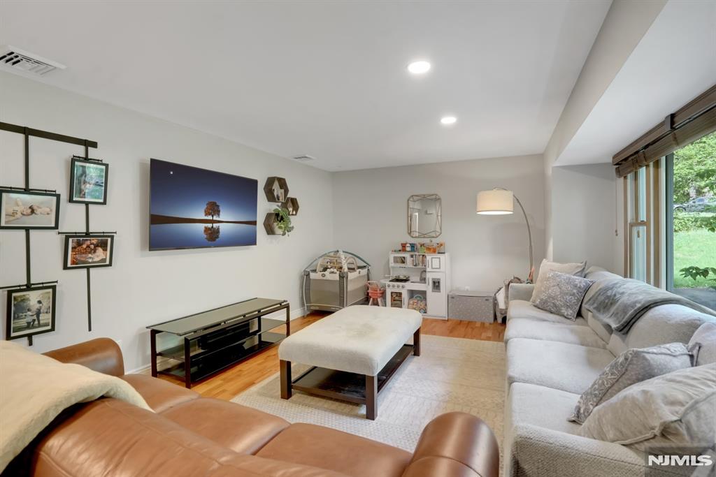 31 Fieldstone Drive