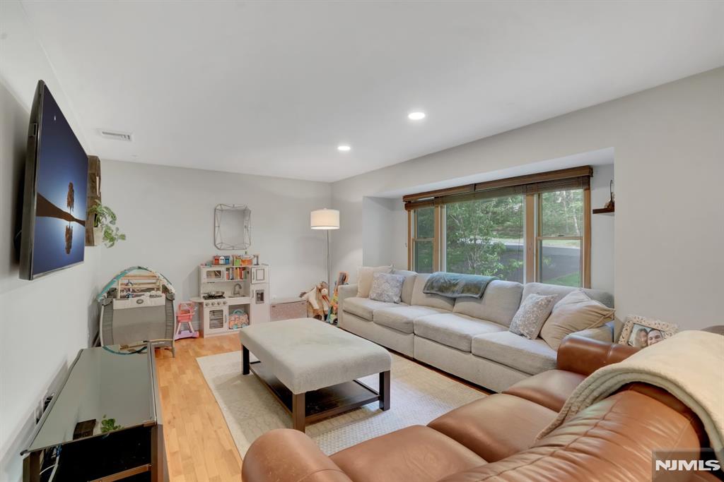 31 Fieldstone Drive