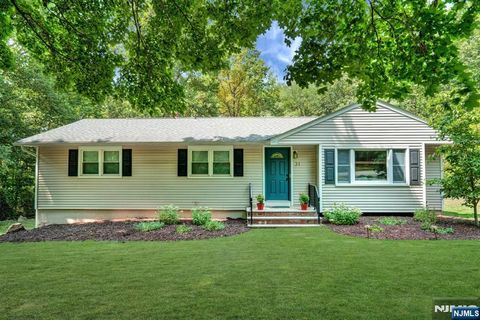 Photo of 31 Fieldstone Drive, Ringwood, NJ 07456 (MLS # 26020845)