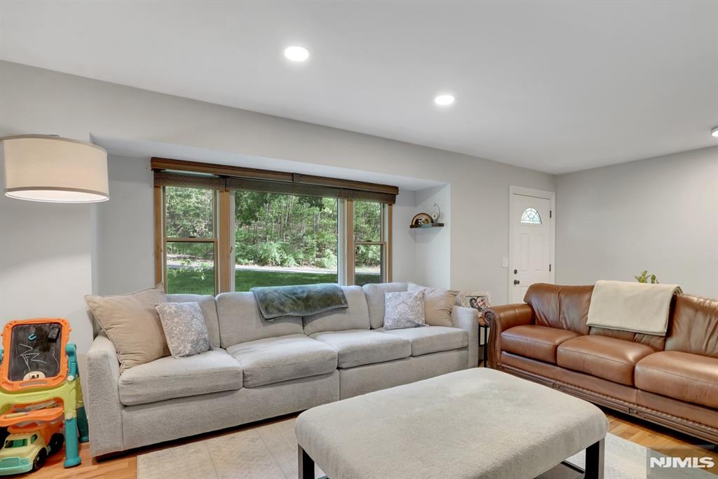 31 Fieldstone Drive