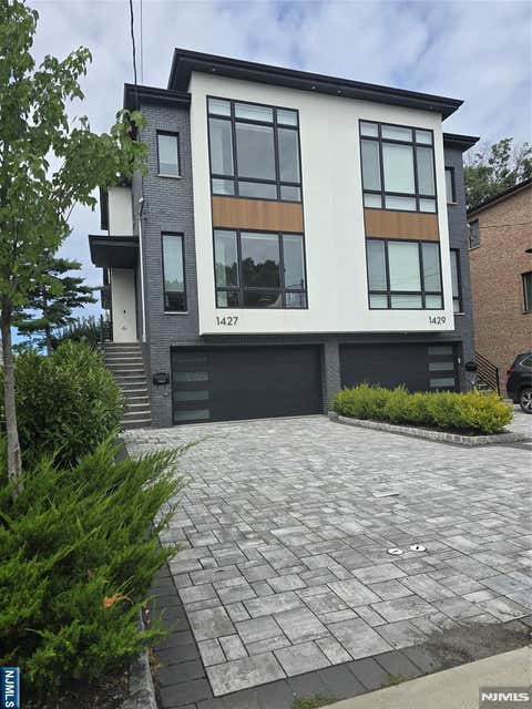 Photo of 1427 Anderson Avenue, Fort Lee, NJ 07024 (MLS # 26031814)