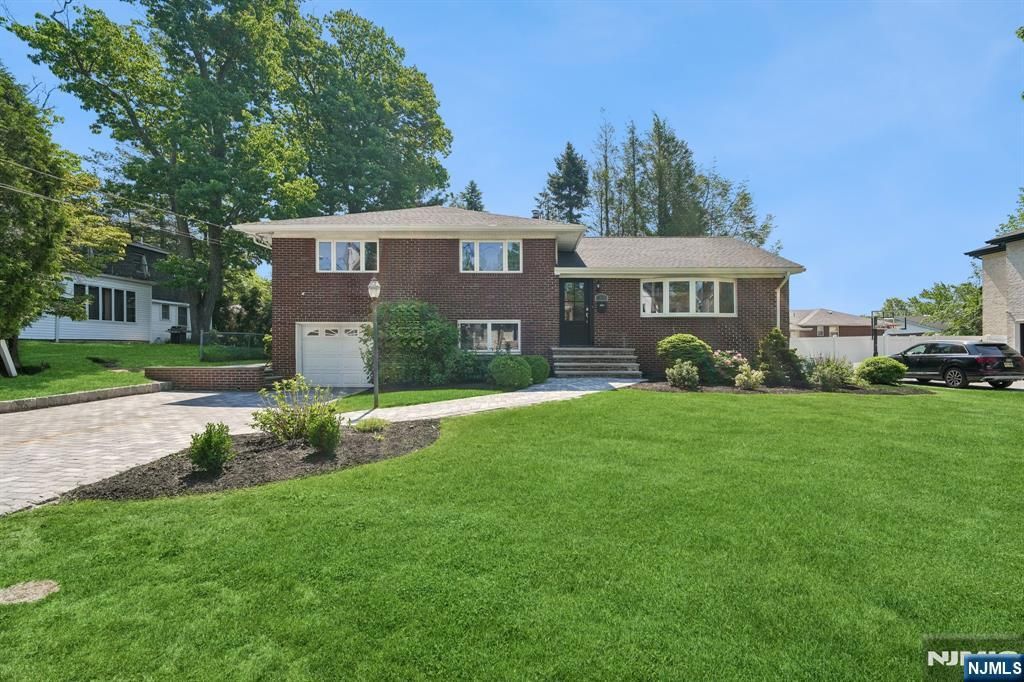 Photo of 11 Raymond Street, Englewood Cliffs, NJ 07632 (MLS # 26015617)