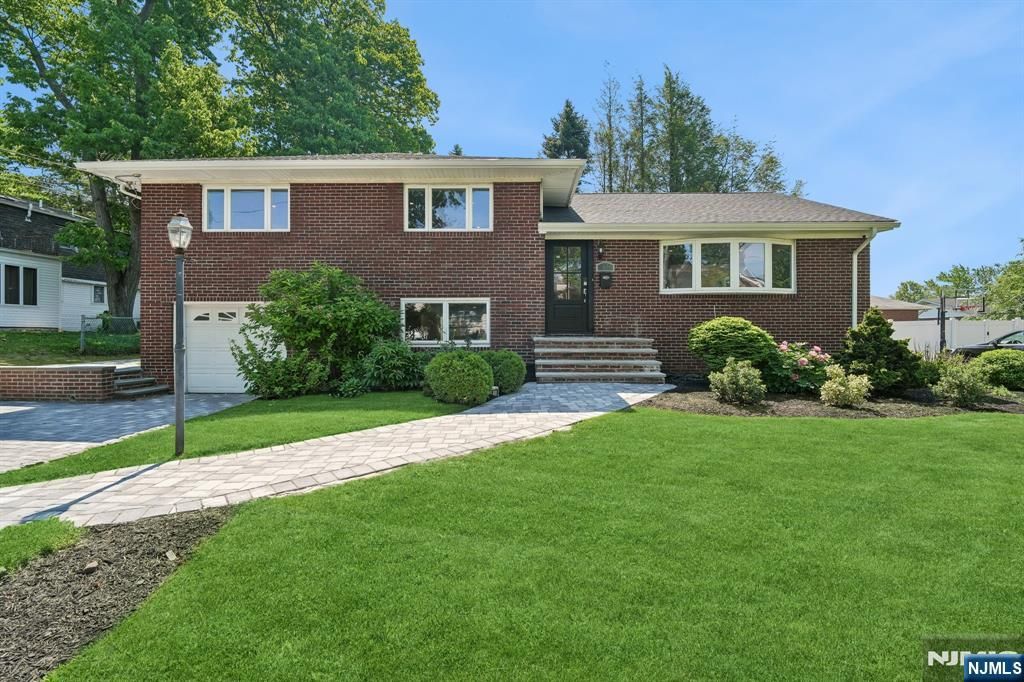 Photo of 11 Raymond Street, Englewood Cliffs, NJ 07632 (MLS # 26015617)