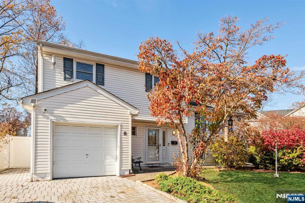 Property for Sale at 8 Carlisle Court, Edison, New Jersey - Bedrooms: 4 
Bathrooms: 3 
Rooms: 9  - $499,900