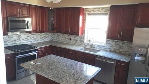 Photo of 24 Hackett Pl #2, Rutherford, NJ 07070 (MLS # 26010504)