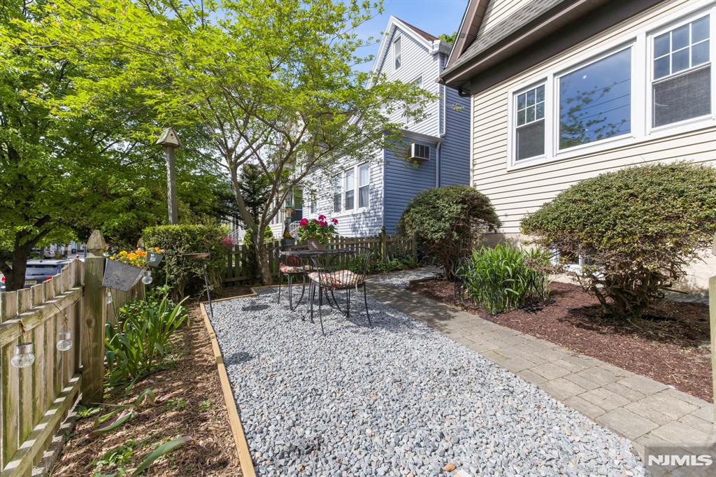 370 Undercliff Avenue