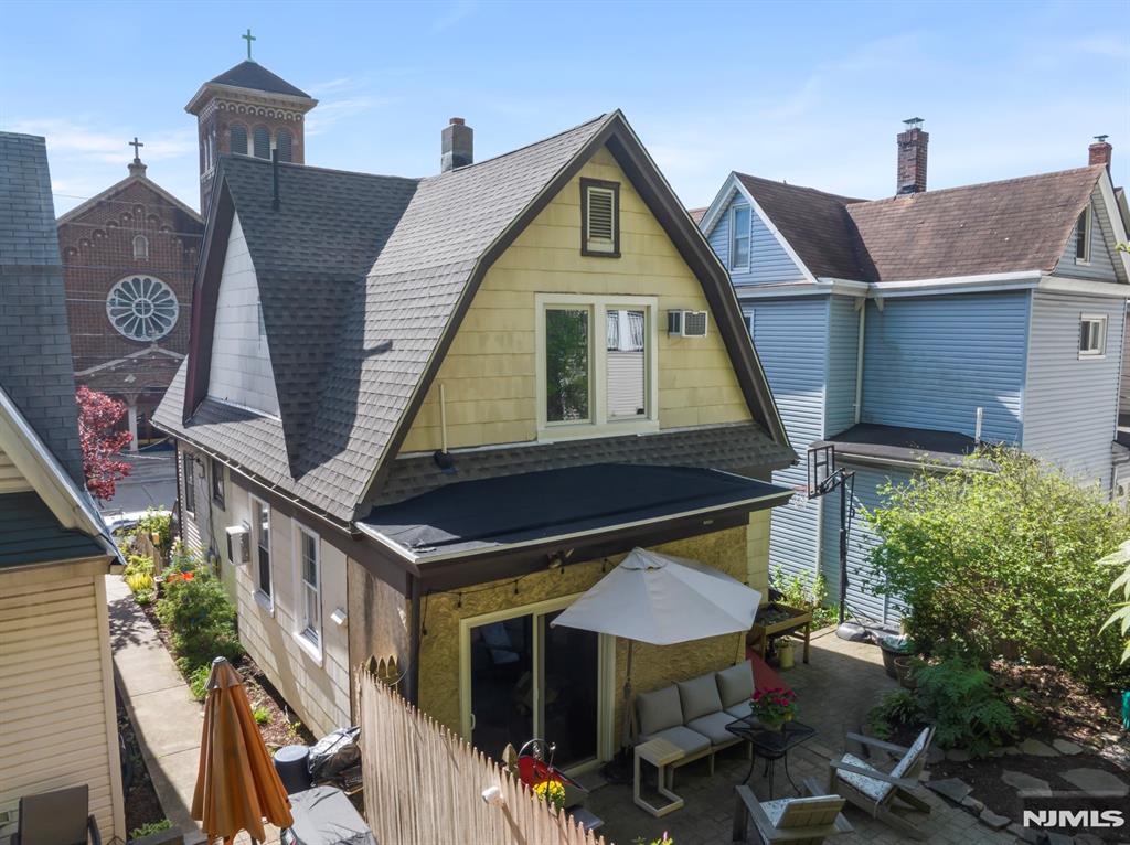 370 Undercliff Avenue