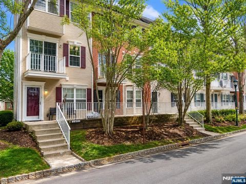 Photo of 2009 Beatrice Ct, Mahwah, NJ 07430 (MLS # 26015587)