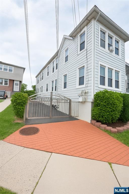 107 La France Avenue