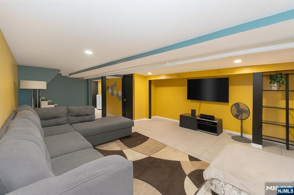 107 La France Avenue