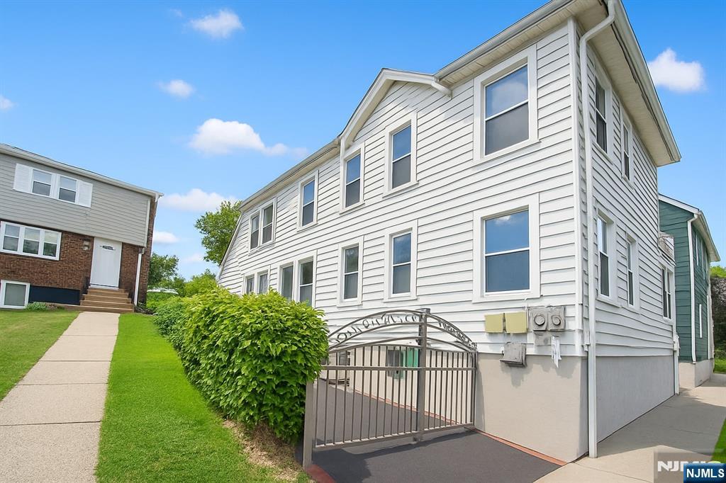 107 La France Avenue