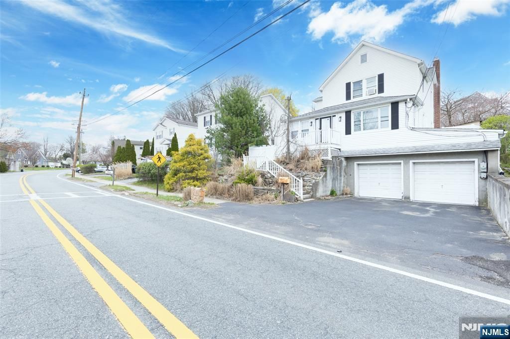 Photo of 111 Ramapo Valley Road, Mahwah, NJ 07430 (MLS # 26015409)