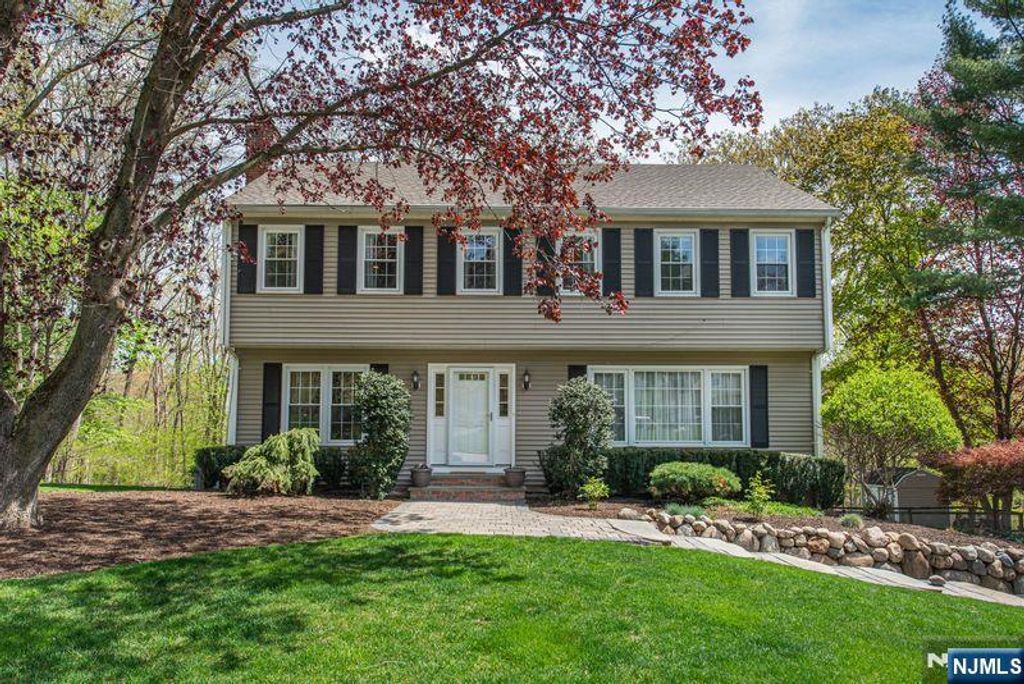 Photo of 19 Bedford Road, Mahwah, NJ 07430 (MLS # 26013672)