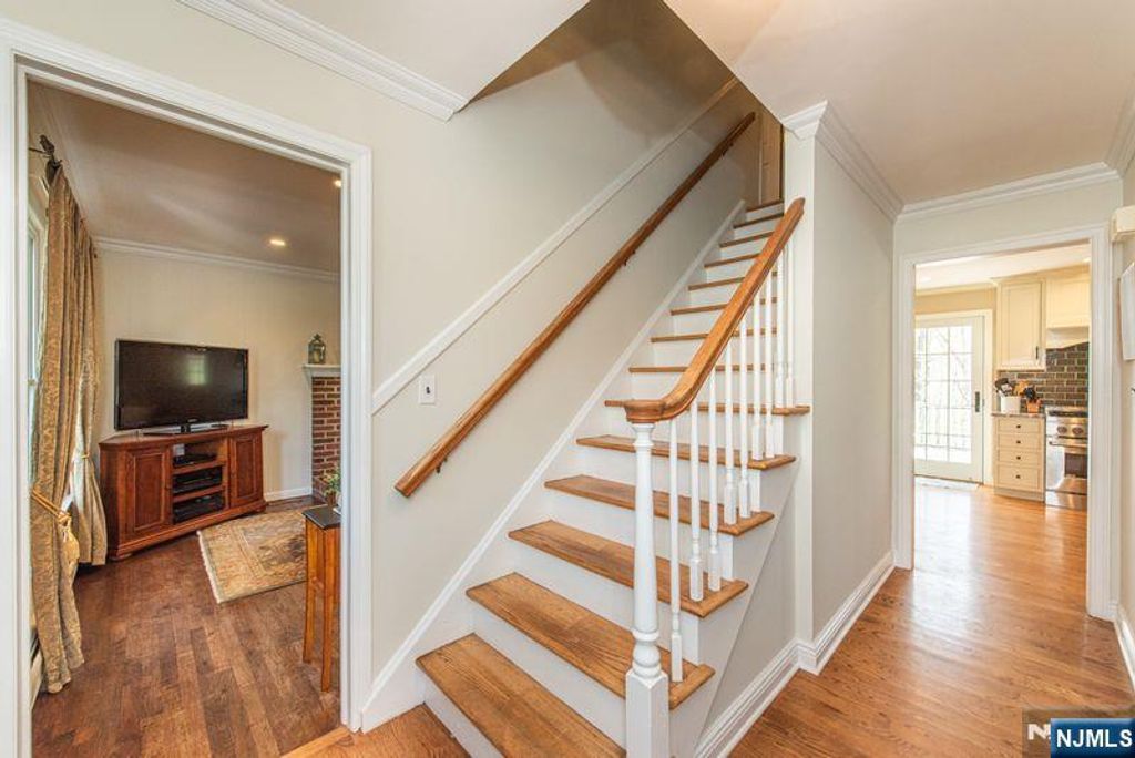 Photo of 19 Bedford Road, Mahwah, NJ 07430 (MLS # 26013672)