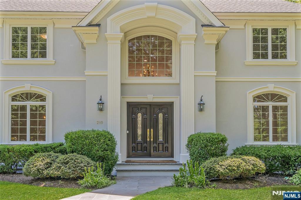 210 Woodmere Court