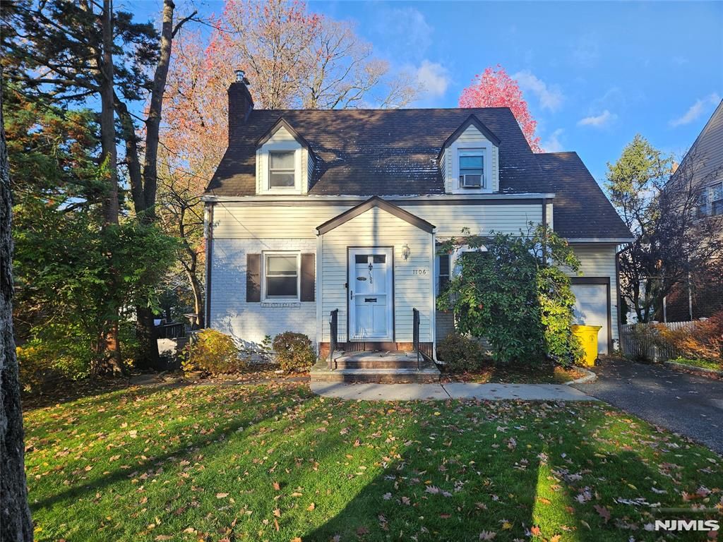 Photo of 1106 Bromley Avenue, Teaneck, NJ 07666 (MLS # 25039894)
