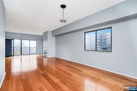 390 Gorge Road 402 Cliffside Park NJ 07010