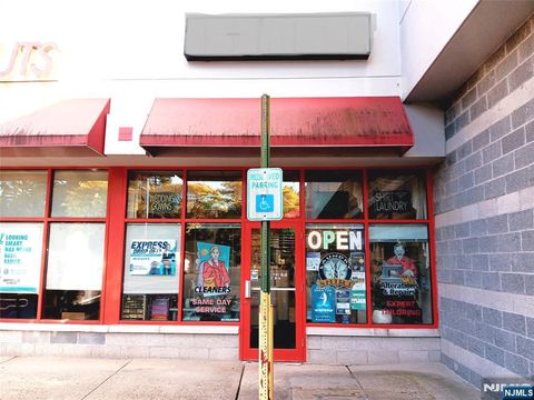 520 Kinderkamack River Edge NJ 07661