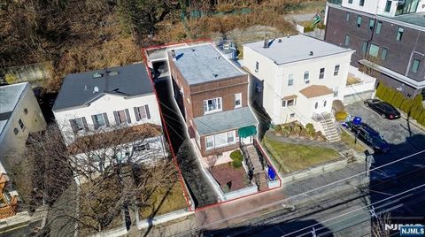 Photo of 436 Undercliff Avenue, Edgewater, NJ 07020 (MLS # 26008885)