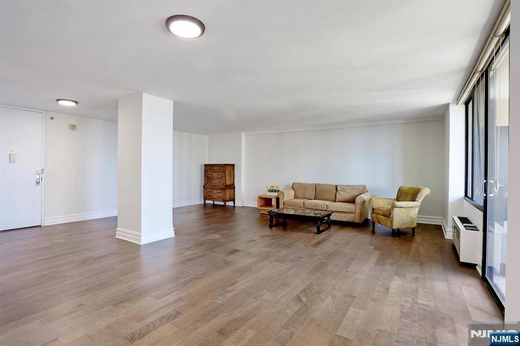 300 Winston Drive 908