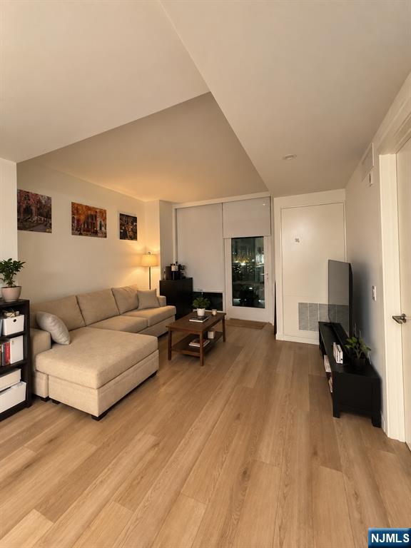 1525 Harbor Boulevard 4233
