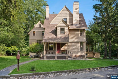 Photo of 6 Edgehill Road, West Orange, NJ 07052 (MLS # 26033374)