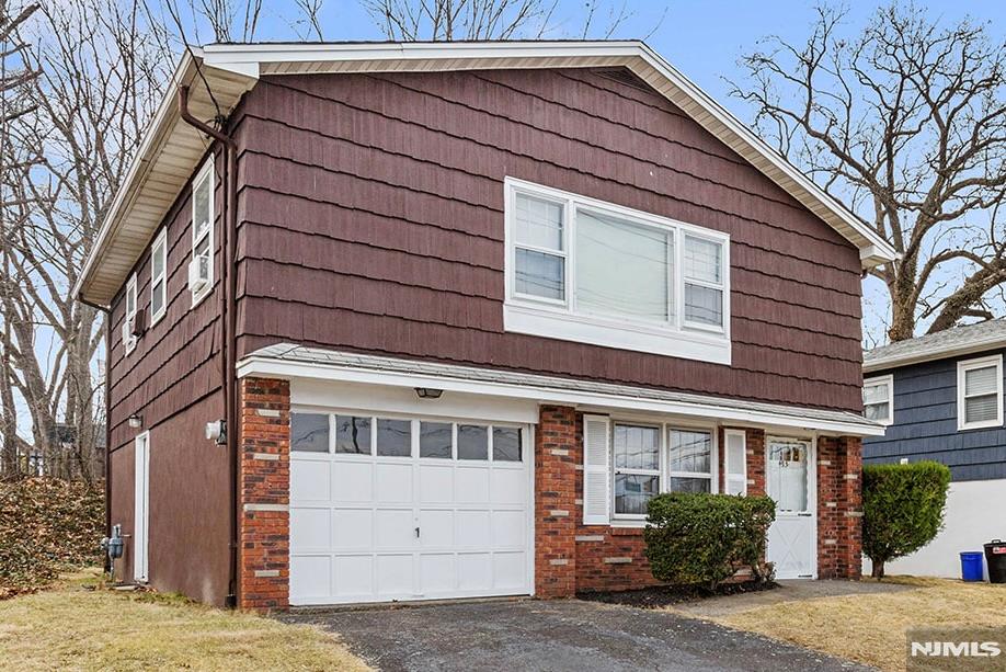 Property for Sale at 495 Brook Avenue, Passaic, New Jersey - Bedrooms: 3 
Bathrooms: 2 
Rooms: 6  - $449,000