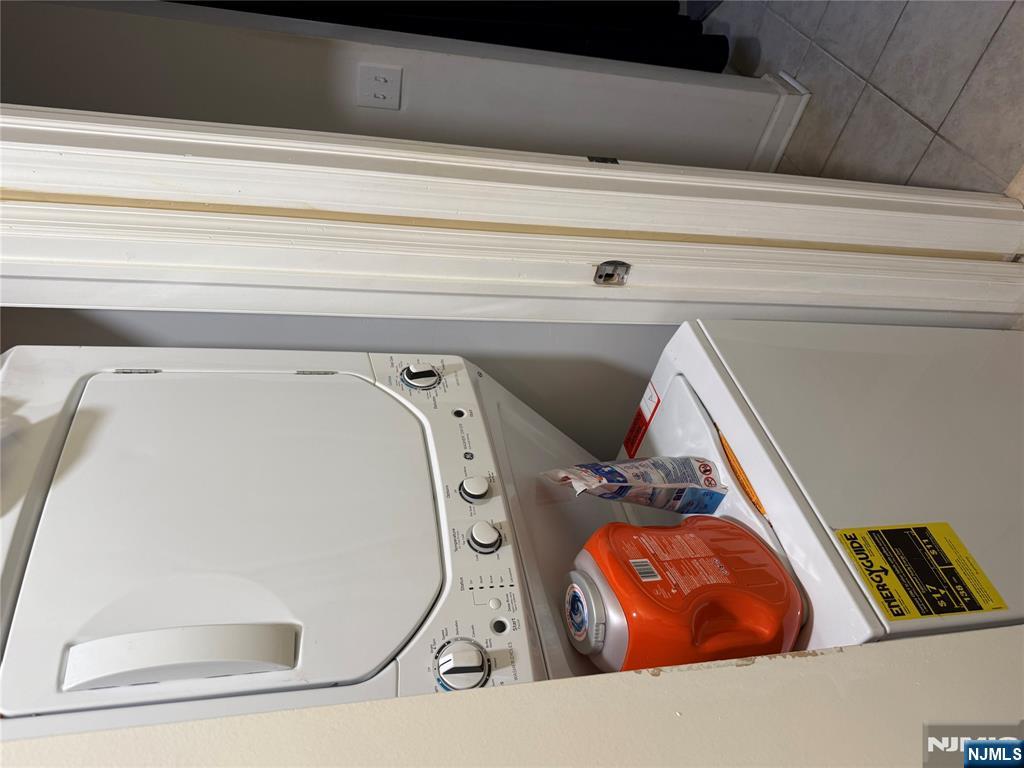 Garfield, New Jersey 07026, United States, 1 Bedroom Bedrooms, ,1 BathroomBathrooms,Residential,Active,202042