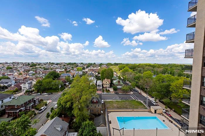 7855 Boulevard East 9H