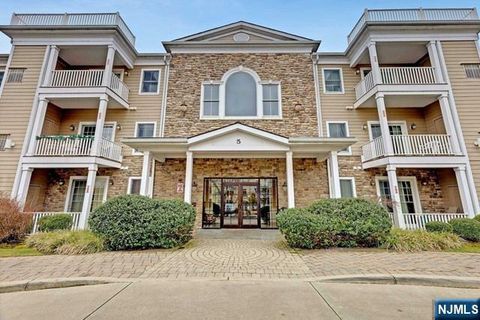 Photo of 5 Tenakill Park #212, Cresskill, NJ 07626 (MLS # 26014309)