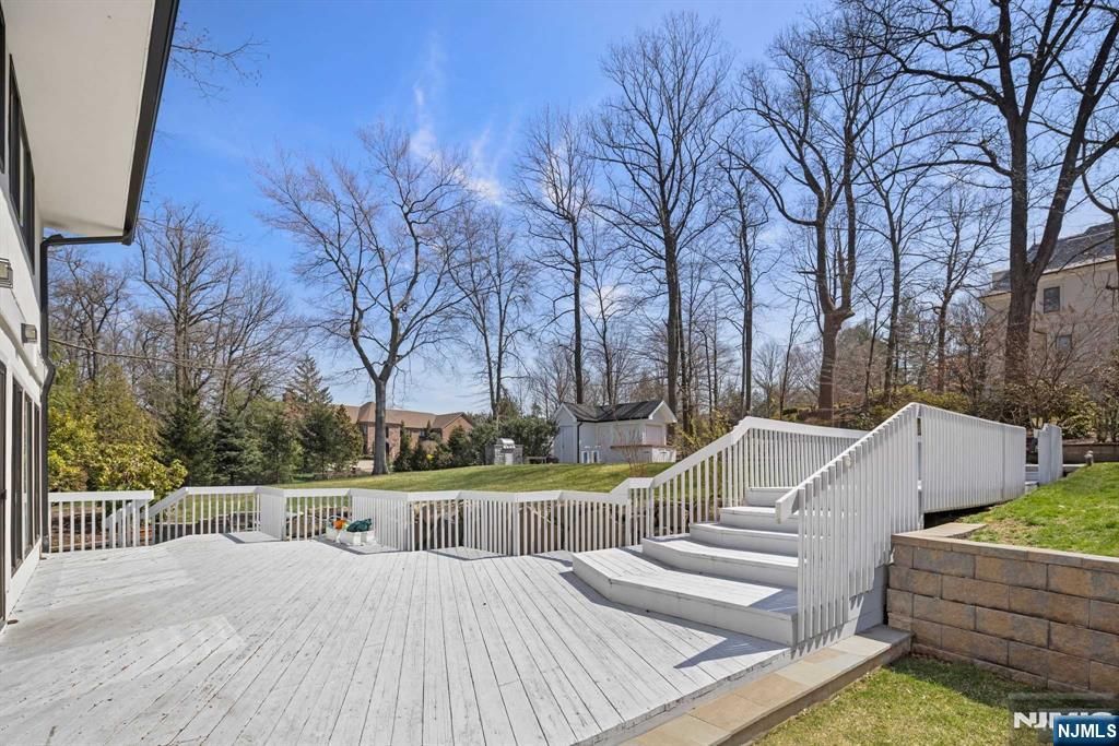 Photo of 1 Hemlock Drive, Cresskill, NJ 07626 (MLS # 25024793)