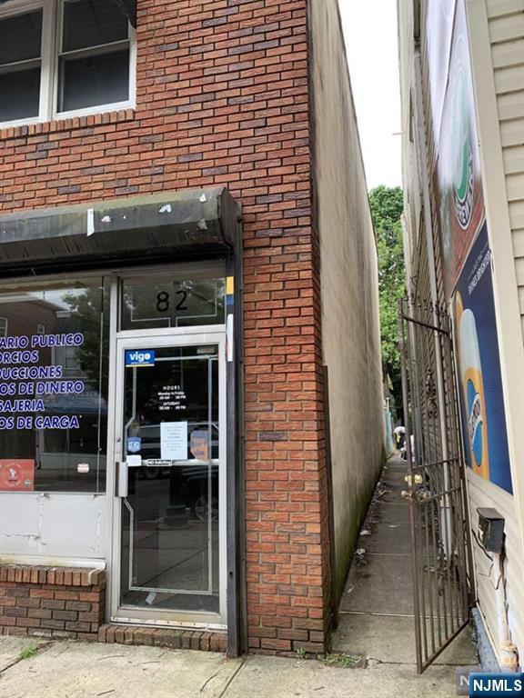 82 Passaic Street (BUILDING)