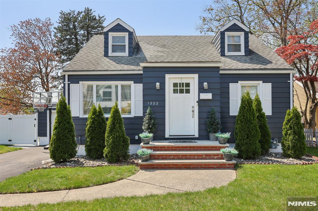 Property for Sale at 1222 Edward St, Fair Lawn, New Jersey - Bedrooms: 3 
Bathrooms: 2 
Rooms: 10  - $685,000