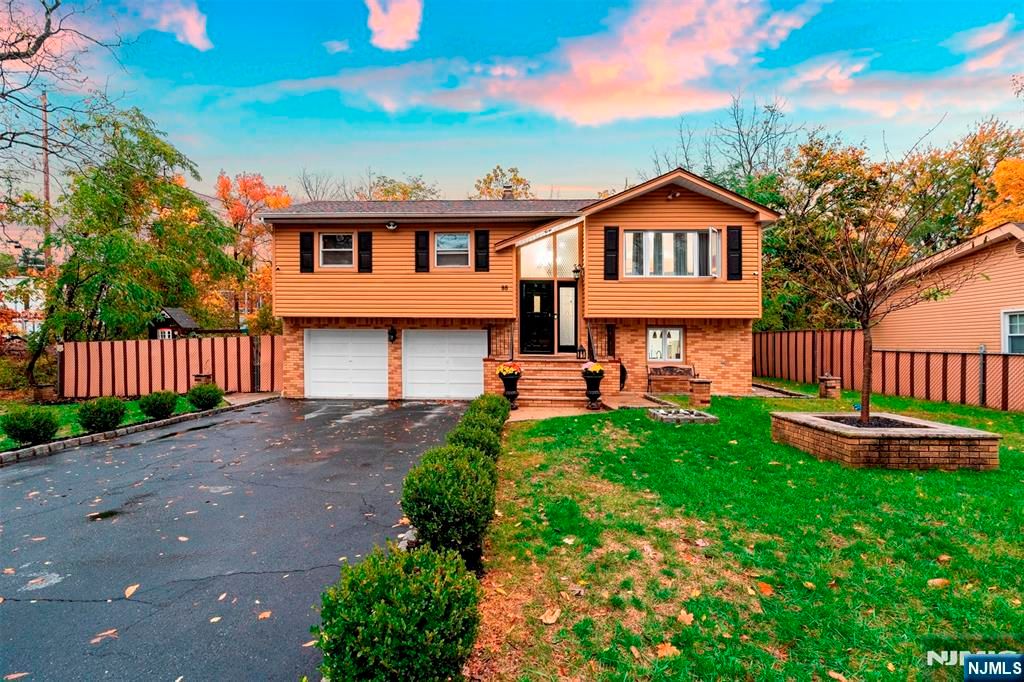 Photo of 88 Hinchman Avenue, Wayne, NJ 07470 (MLS # 25039093)