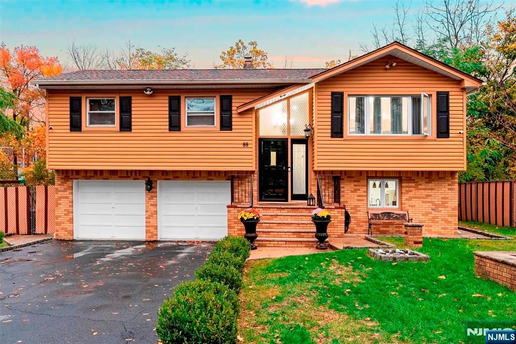 Photo of 88 Hinchman Avenue, Wayne, NJ 07470 (MLS # 25039093)