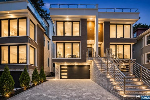 Photo of 506 Undercliff Ave, Edgewater, NJ 07020 (MLS # 26032846)
