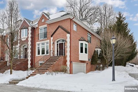 Photo of 26 Candlewood Dr, Old Tappan, NJ 07675 (MLS # 25042738)