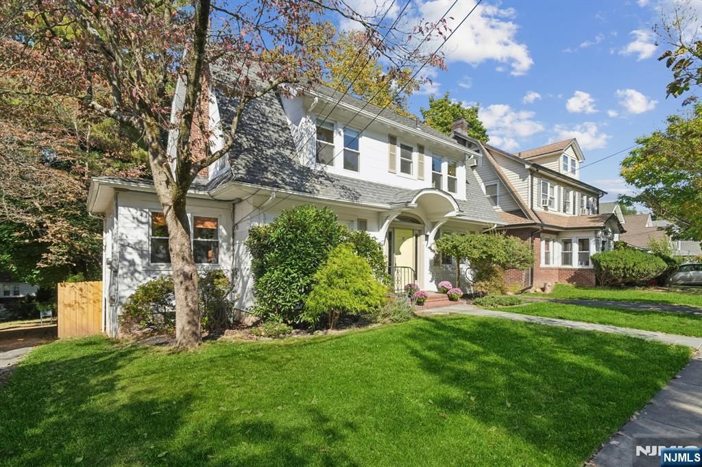 Photo of 32 Linden Terrace, Leonia, NJ 07605 (MLS # 25035547)