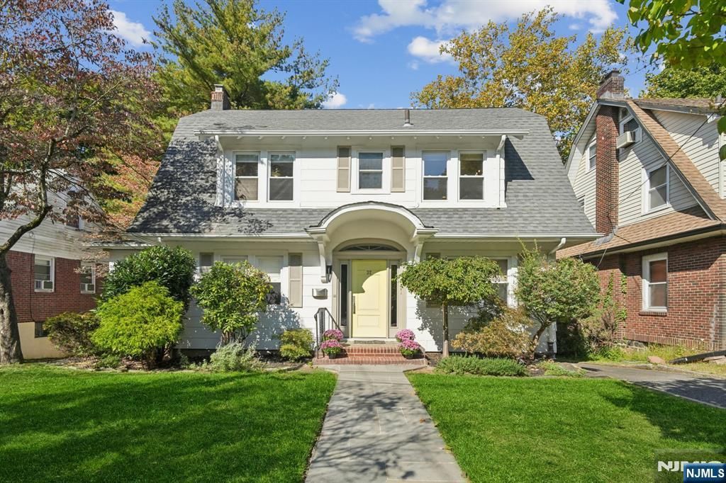 Photo of 32 Linden Terrace, Leonia, NJ 07605 (MLS # 25035547)