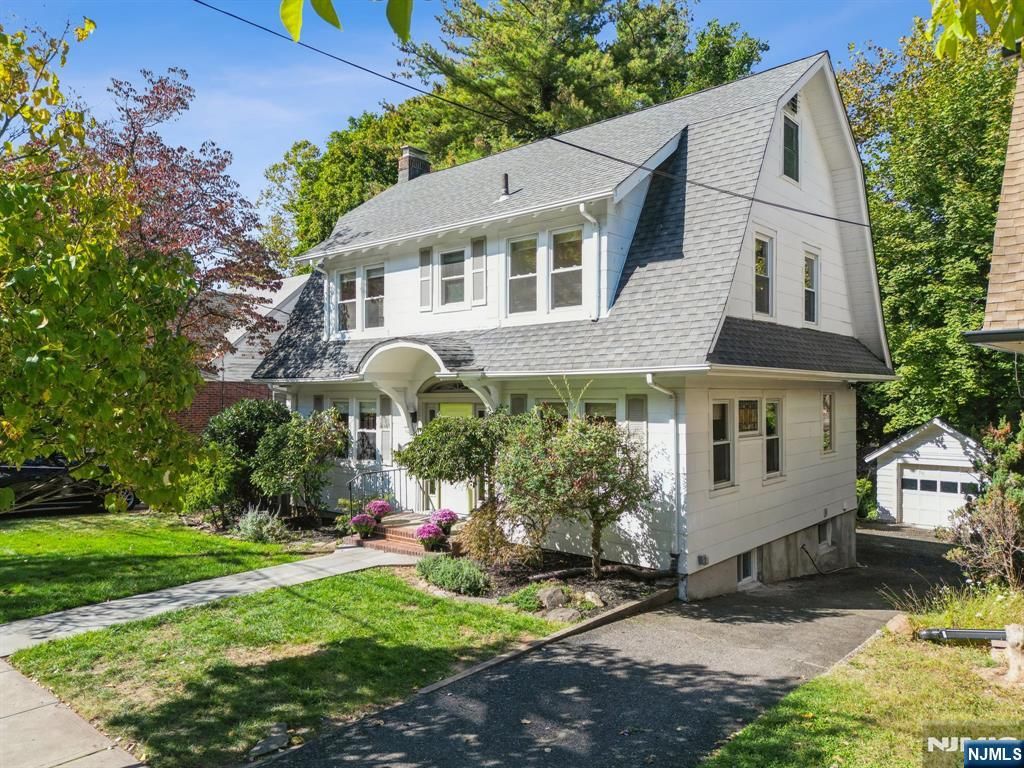 Photo of 32 Linden Terrace, Leonia, NJ 07605 (MLS # 25035547)