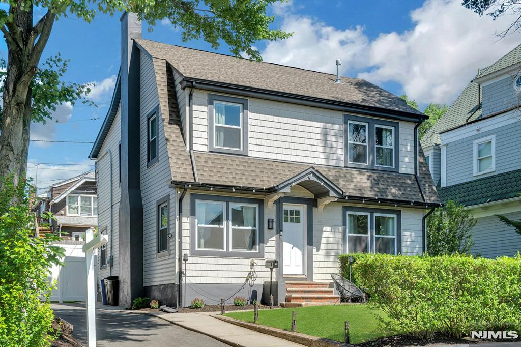 34 Cloverhill Place