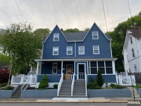 Photo of 454 Undercliff Ave, Edgewater, NJ 07020 (MLS # 26022458)
