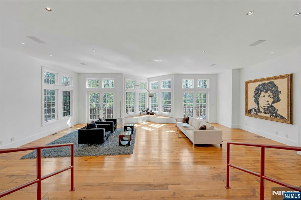 7 Charney Place