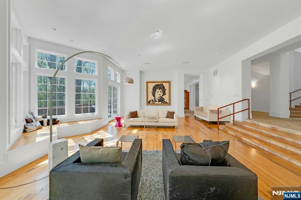 7 Charney Place