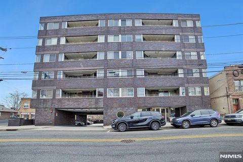 Photo of 364 PALISADE Ave #5E, Cliffside Park, NJ 07010 (MLS # 26008918)